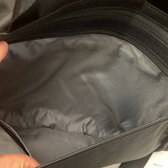 Tumi Alpha 2 Messanger Style Expandable Laptop Bag - Picture 7 of 16